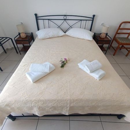 קמרס Meropi Rooms מראה חיצוני תמונה