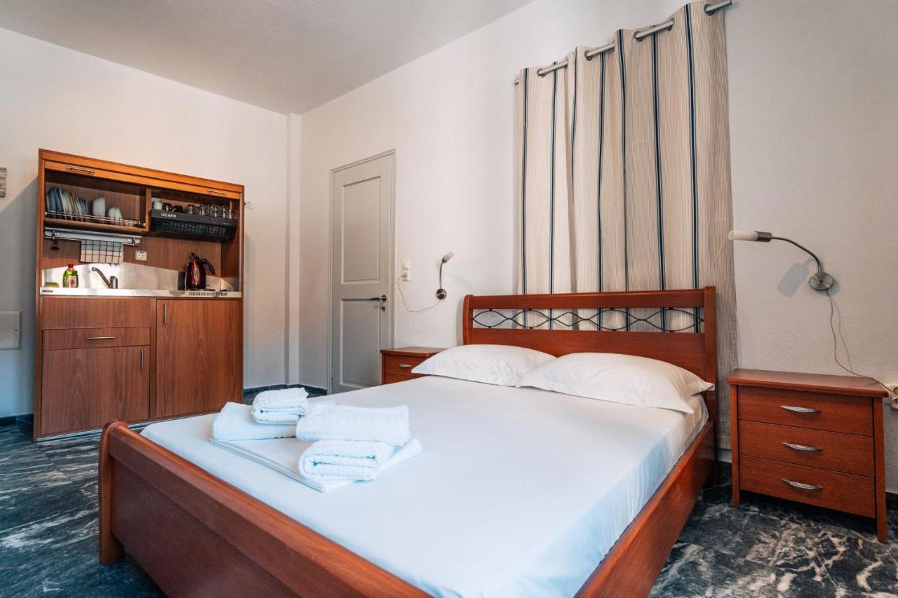קמרס Meropi Rooms מראה חיצוני תמונה