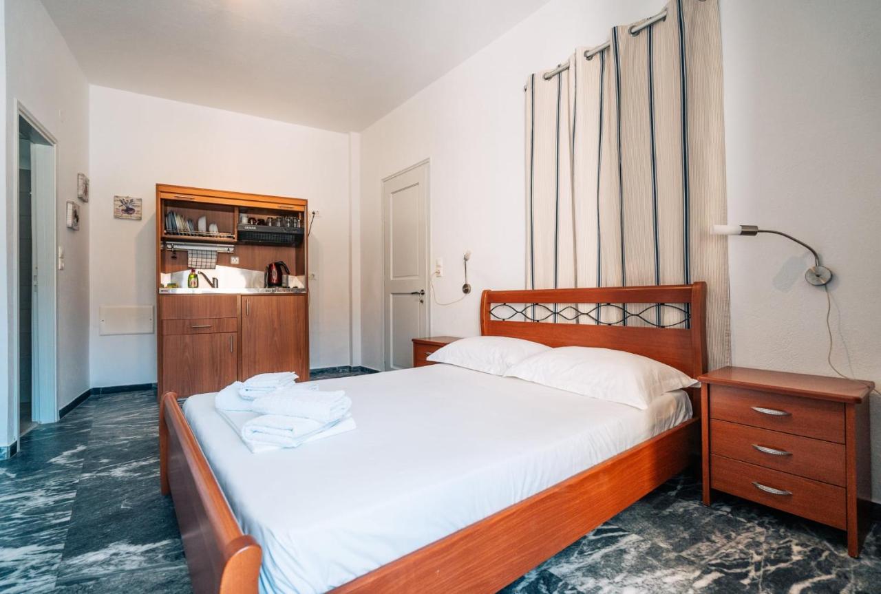 קמרס Meropi Rooms מראה חיצוני תמונה