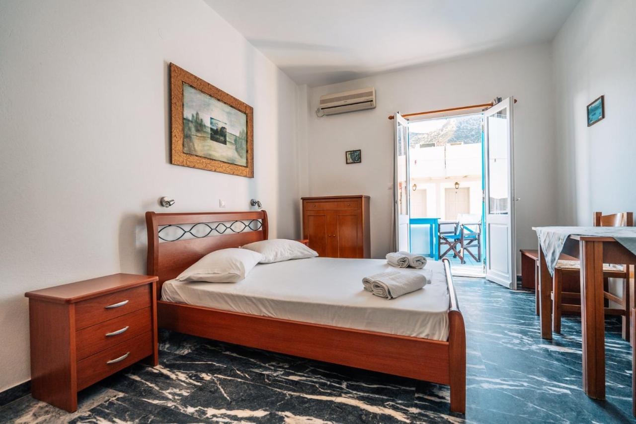 קמרס Meropi Rooms מראה חיצוני תמונה