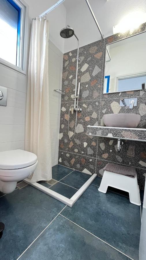קמרס Meropi Rooms מראה חיצוני תמונה